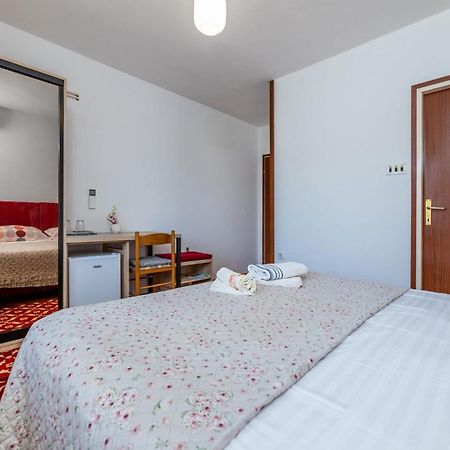 Rooms Sale Marija Baška Esterno foto